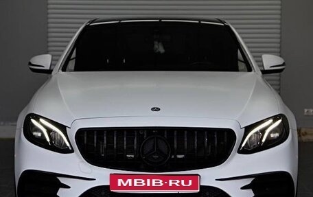 Mercedes-Benz E-Класс, 2021 год, 4 600 000 рублей, 1 фотография