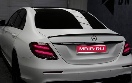 Mercedes-Benz E-Класс, 2021 год, 4 600 000 рублей, 5 фотография