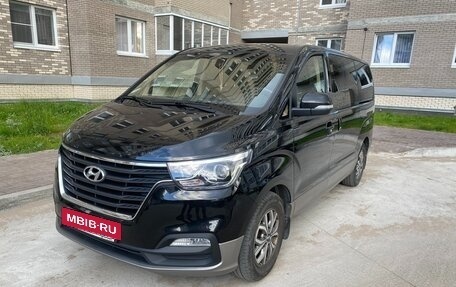 Hyundai H-1 II рестайлинг, 2019 год, 3 200 000 рублей, 2 фотография