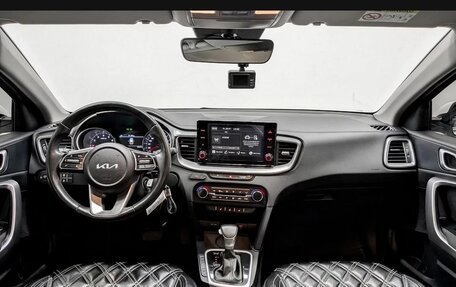 KIA cee'd III, 2022 год, 2 000 000 рублей, 24 фотография
