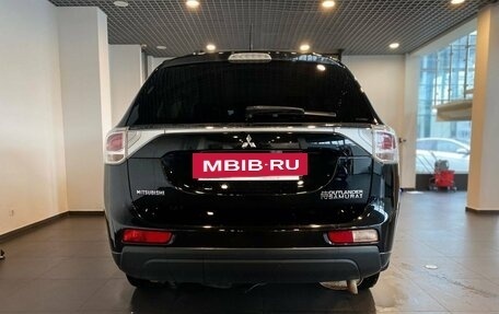 Mitsubishi Outlander III рестайлинг 3, 2013 год, 1 035 000 рублей, 4 фотография