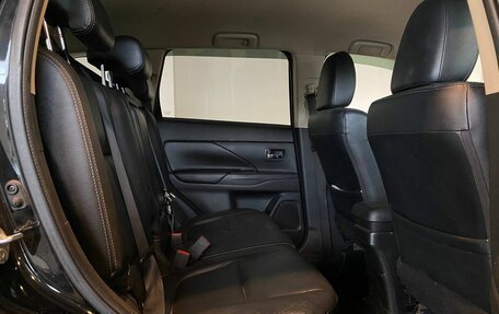 Mitsubishi Outlander III рестайлинг 3, 2013 год, 1 035 000 рублей, 17 фотография