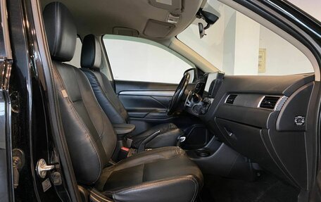 Mitsubishi Outlander III рестайлинг 3, 2013 год, 1 035 000 рублей, 28 фотография