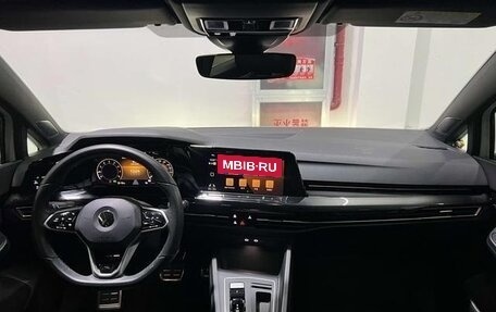 Volkswagen Golf VIII, 2021 год, 1 600 000 рублей, 10 фотография