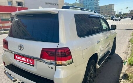 Toyota Land Cruiser 200, 2015 год, 5 999 999 рублей, 10 фотография