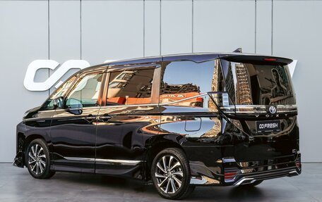 Toyota Voxy, 2022 год, 3 890 000 рублей, 2 фотография