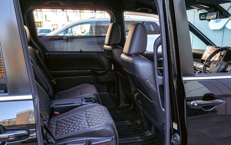 Toyota Voxy, 2022 год, 3 890 000 рублей, 13 фотография