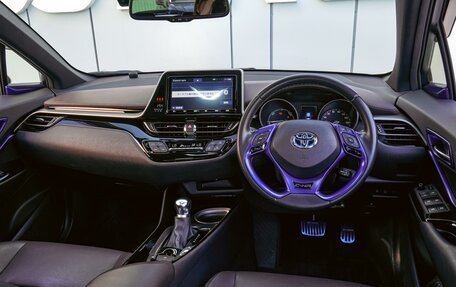 Toyota C-HR I рестайлинг, 2019 год, 2 365 000 рублей, 6 фотография