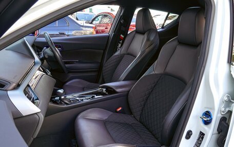 Toyota C-HR I рестайлинг, 2019 год, 2 365 000 рублей, 8 фотография
