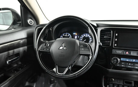 Mitsubishi Outlander III рестайлинг 3, 2018 год, 2 250 000 рублей, 14 фотография