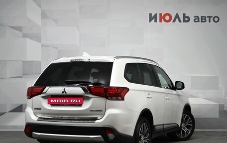 Mitsubishi Outlander III рестайлинг 3, 2018 год, 2 250 000 рублей, 7 фотография
