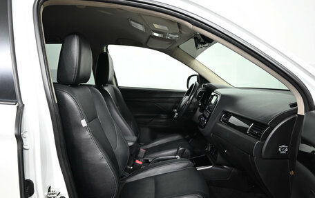 Mitsubishi Outlander III рестайлинг 3, 2018 год, 2 250 000 рублей, 11 фотография