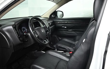 Mitsubishi Outlander III рестайлинг 3, 2018 год, 2 250 000 рублей, 21 фотография