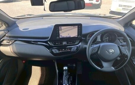 Toyota C-HR I рестайлинг, 2021 год, 1 735 000 рублей, 10 фотография