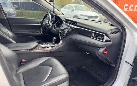 Toyota Camry, 2019 год, 2 490 000 рублей, 16 фотография
