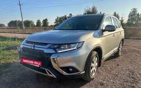 Mitsubishi Outlander III рестайлинг 3, 2021 год, 1 850 000 рублей, 2 фотография