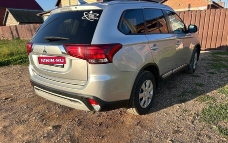 Mitsubishi Outlander III рестайлинг 3, 2021 год, 1 850 000 рублей, 4 фотография