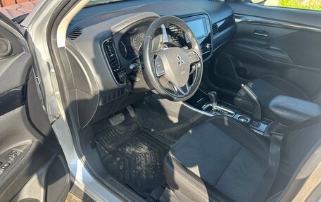 Mitsubishi Outlander III рестайлинг 3, 2021 год, 1 850 000 рублей, 6 фотография