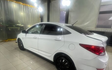 Hyundai Solaris II рестайлинг, 2011 год, 650 000 рублей, 4 фотография