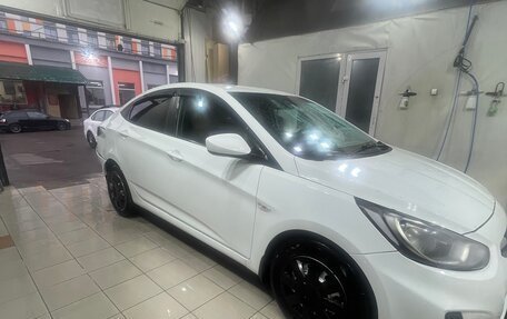 Hyundai Solaris II рестайлинг, 2011 год, 650 000 рублей, 3 фотография