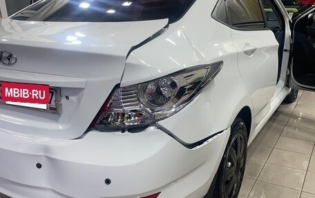 Hyundai Solaris II рестайлинг, 2011 год, 650 000 рублей, 5 фотография