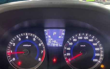 Hyundai Solaris II рестайлинг, 2011 год, 650 000 рублей, 13 фотография