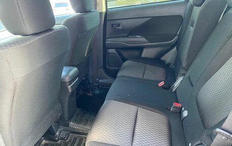 Mitsubishi Outlander III рестайлинг 3, 2013 год, 1 139 000 рублей, 10 фотография