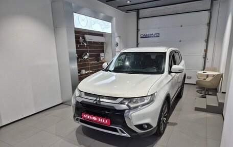 Mitsubishi Outlander III рестайлинг 3, 2019 год, 1 919 000 рублей, 1 фотография
