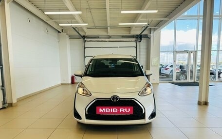 Toyota Sienta II, 2019 год, 1 569 000 рублей, 9 фотография