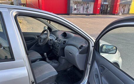 Toyota Yaris I рестайлинг, 2002 год, 259 000 рублей, 9 фотография