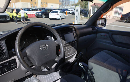 Toyota Land Cruiser 100 рестайлинг 2, 2006 год, 2 590 000 рублей, 7 фотография