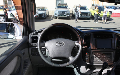 Toyota Land Cruiser 100 рестайлинг 2, 2006 год, 2 590 000 рублей, 6 фотография