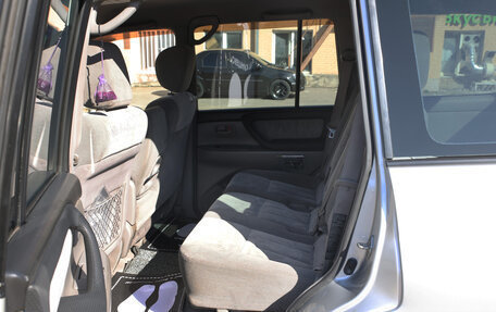 Toyota Land Cruiser 100 рестайлинг 2, 2006 год, 2 590 000 рублей, 17 фотография