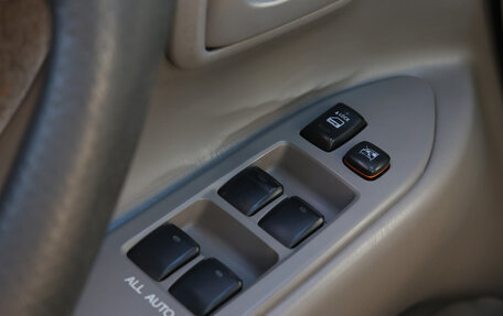 Toyota Land Cruiser 100 рестайлинг 2, 2006 год, 2 590 000 рублей, 13 фотография