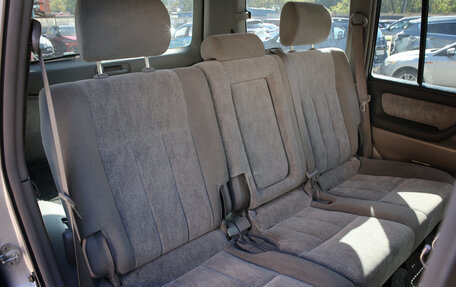 Toyota Land Cruiser 100 рестайлинг 2, 2006 год, 2 590 000 рублей, 18 фотография