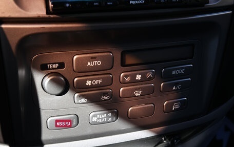 Toyota Land Cruiser 100 рестайлинг 2, 2006 год, 2 590 000 рублей, 12 фотография