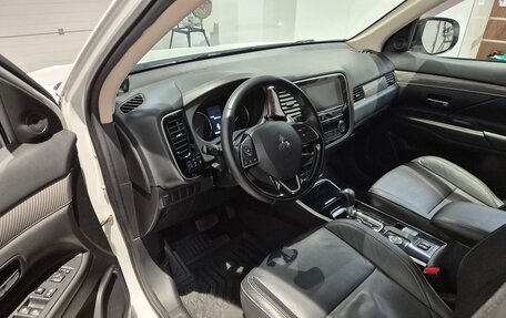 Mitsubishi Outlander III рестайлинг 3, 2019 год, 1 919 000 рублей, 7 фотография