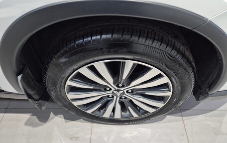 Mitsubishi Outlander III рестайлинг 3, 2019 год, 1 919 000 рублей, 14 фотография