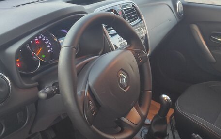 Renault Logan II, 2016 год, 850 000 рублей, 5 фотография