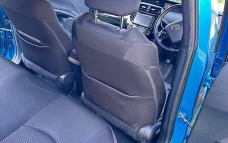 Toyota Prius IV XW50, 2019 год, 1 700 000 рублей, 2 фотография