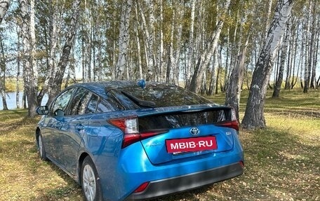 Toyota Prius IV XW50, 2019 год, 1 700 000 рублей, 3 фотография
