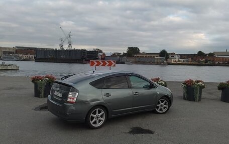 Toyota Prius, 2005 год, 550 000 рублей, 8 фотография
