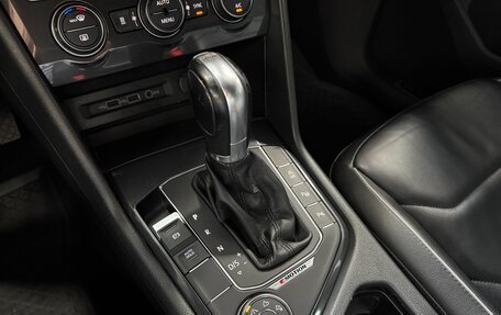 Volkswagen Tiguan II, 2018 год, 2 890 000 рублей, 21 фотография