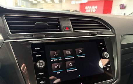 Volkswagen Tiguan II, 2018 год, 2 890 000 рублей, 18 фотография