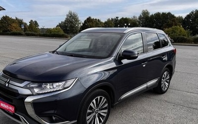 Mitsubishi Outlander III рестайлинг 3, 2019 год, 2 100 000 рублей, 1 фотография