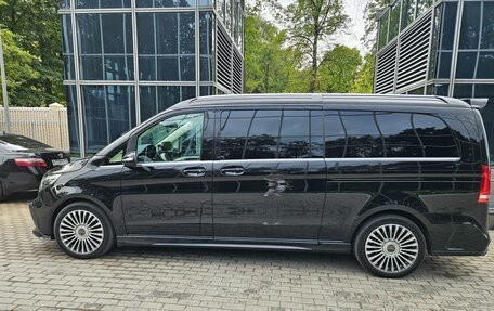 Mercedes-Benz V-Класс, 2023 год, 22 000 000 рублей, 2 фотография