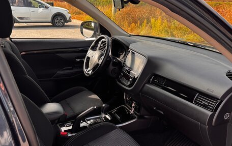 Mitsubishi Outlander III рестайлинг 3, 2019 год, 2 100 000 рублей, 6 фотография