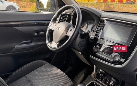 Mitsubishi Outlander III рестайлинг 3, 2019 год, 2 100 000 рублей, 5 фотография