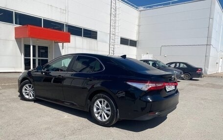 Toyota Camry, 2020 год, 3 000 000 рублей, 2 фотография
