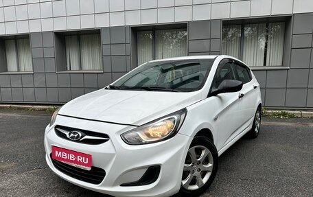 Hyundai Solaris II рестайлинг, 2013 год, 810 000 рублей, 1 фотография